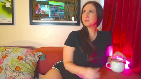 Snapshot of task_manager chatting on 9, 11, 2025 Vivian Clark online show from 9, 11, 2025