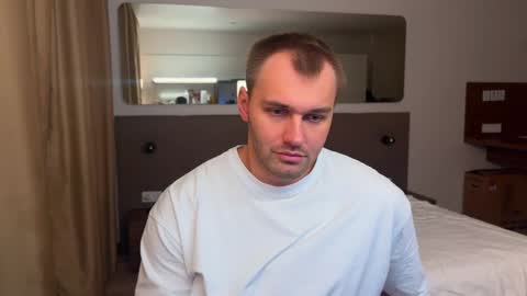 Snapshot of tasty_justin chatting on 14, 11, 2025 My shows 2100500 UTC3 online show from 14, 11, 2025