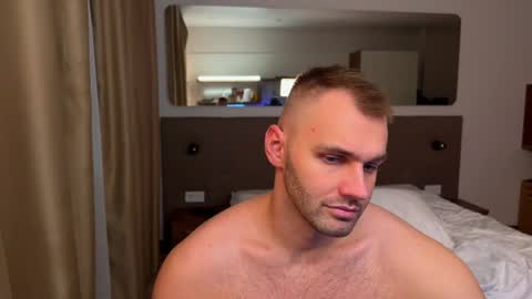 Snapshot of tasty_justin chatting on 14, 11, 2025 My shows 2100500 UTC3 online show from 14, 11, 2025