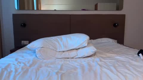 Snapshot of tasty_justin chatting on 15, 11, 2025 My shows 2100500 UTC3 online show from 15, 11, 2025