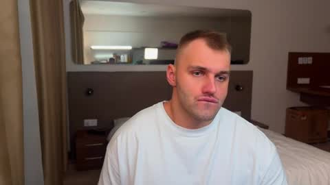 Snapshot of tasty_justin chatting on 16, 11, 2025 My shows 2100500 UTC3 online show from 16, 11, 2025