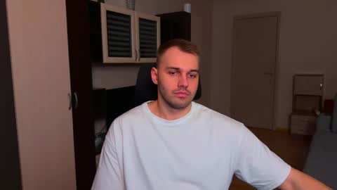 Snapshot of tasty_justin chatting on 14, 5, 2026 My shows 2100500 UTC3 online show from 14, 5, 2026