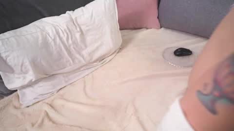 RHEA  pronanciation like Reya   online show from 17, 12, 2025