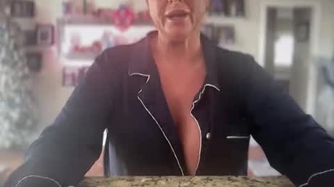 Snapshot of tastycupcake69 chatting on 16, 12, 2025 veronicabrian online show from 16, 12, 2025