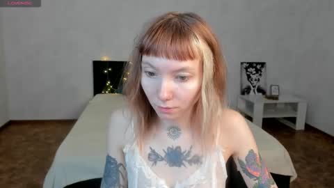 Snapshot of tattoo_artbaby chatting on 22, 9, 2025 tattoo_artbaby online show from 22, 9, 2025