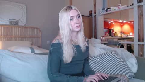 Snapshot of tattoobbgirl chatting on 6, 3, 2025 tattoobbgirl online show from 6, 3, 2025