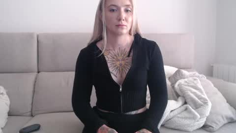 Snapshot of tattoobbgirl chatting on 29, 9, 2025 tattoobbgirl online show from 29, 9, 2025