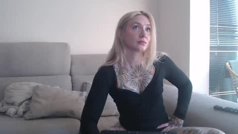 tattoobbgirl online show from 3, 11, 2025