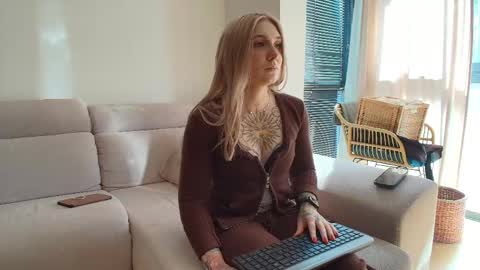 tattoobbgirl online show from 14, 5, 2026