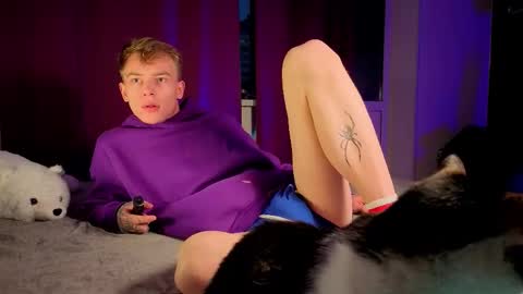 Alex but u can call me Theo online show from 16, 12, 2025