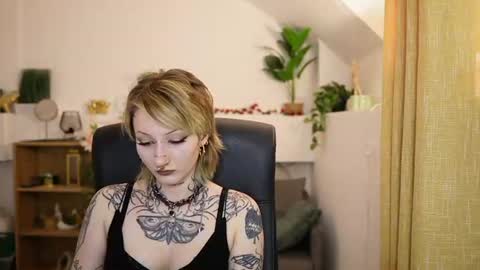 TattooedBlonde18 online show from 24, 6, 2026