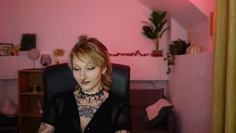 TattooedBlonde18 online show from 25, 6, 2026