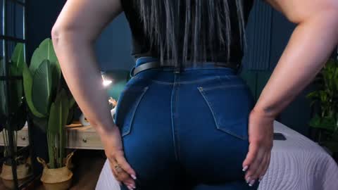 Taylor Bennet online show from 1, 2, 2025