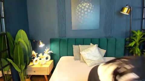 Taylor Bennet online show from 10, 2, 2025