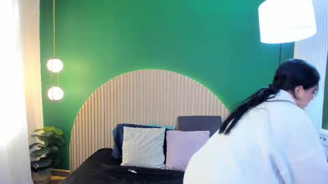 Taylor Bennet online show from 3, 12, 2025