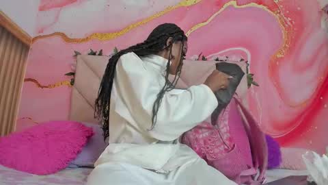 Snapshot of taylor_oriana_ chatting on 22, 10, 2025 Oriana online show from 22, 10, 2025