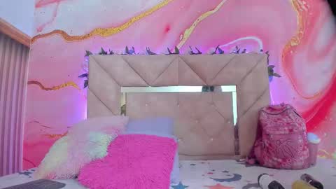 Snapshot of taylor_oriana_ chatting on 6, 11, 2025 Oriana online show from 6, 11, 2025