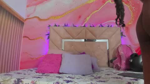 Snapshot of taylor_oriana_ chatting on 11, 11, 2025 Oriana online show from 11, 11, 2025