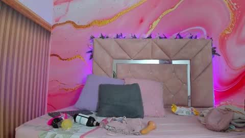 Snapshot of taylor_oriana_ chatting on 21, 11, 2025 Oriana online show from 21, 11, 2025