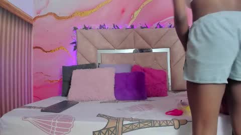 Snapshot of taylor_oriana_ chatting on 26, 11, 2025 Oriana online show from 26, 11, 2025