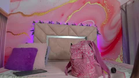 Snapshot of taylor_oriana_ chatting on 28, 11, 2025 Oriana online show from 28, 11, 2025