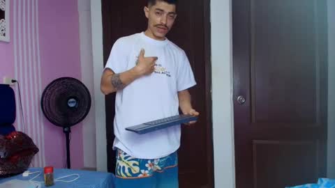 Snapshot of taylor_stele chatting on 24, 5, 2026 taylor stele online show from 24, 5, 2026