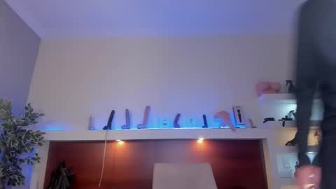 Taylor online show from 4, 10, 2025