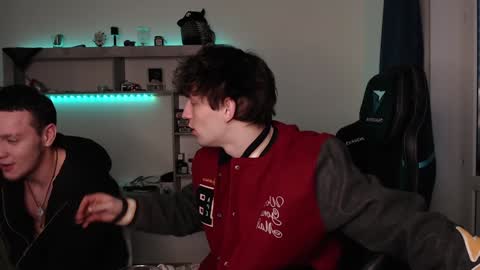 Snapshot of teddy_mode chatting on 16, 12, 2024 Teddy online show from 16, 12, 2024