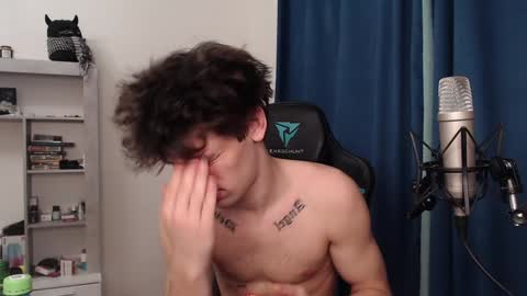 Snapshot of teddy_mode chatting on 18, 12, 2024 Teddy online show from 18, 12, 2024