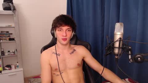 Snapshot of teddy_mode chatting on 28, 12, 2024 Teddy online show from 28, 12, 2024