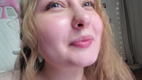 Snapshot of teeencutee chatting on 2, 2, 2025 Monika --------------2  stream 700 GMT day online show from 2, 2, 2025