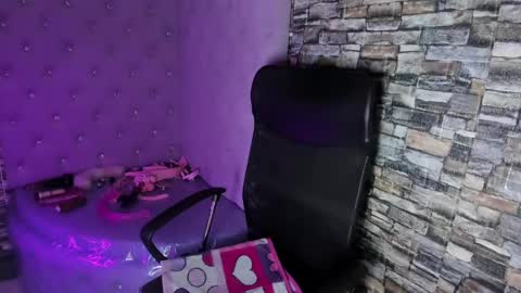 Snapshot of teeennaugthy18 chatting on 8, 2, 2025 Tayloor online show from 8, 2, 2025