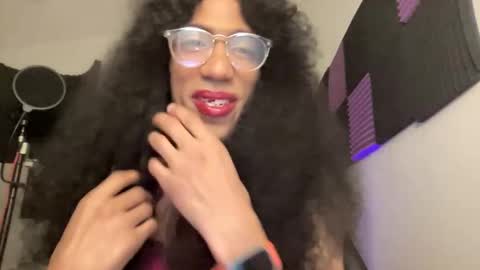 Snapshot of tehanibentley chatting on 14, 11, 2025 Tehani Bentley online show from 14, 11, 2025