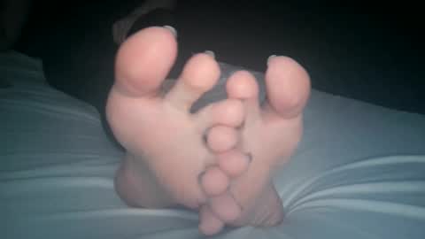 Viv West online show from 6, 11, 2025