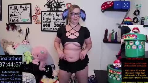 Snapshot of ten_tickle_pixie chatting on 7, 11, 2025 Pixie and Tentacle Overlord online show from 7, 11, 2025