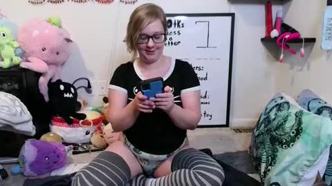 Snapshot of ten_tickle_pixie chatting on 26, 11, 2025 Pixie and Tentacle Overlord online show from 26, 11, 2025