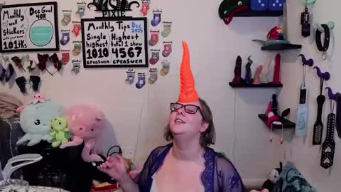 Pixie and Tentacle Overlord online show from 19, 12, 2025