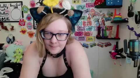 Pixie and Tentacle Overlord online show from 18, 2, 2026