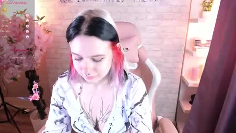 Snapshot of tender__kitty chatting on 8, 11, 2025 Sue online show from 8, 11, 2025