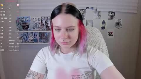 Snapshot of tender__kitty chatting on 12, 11, 2025 Sue online show from 12, 11, 2025