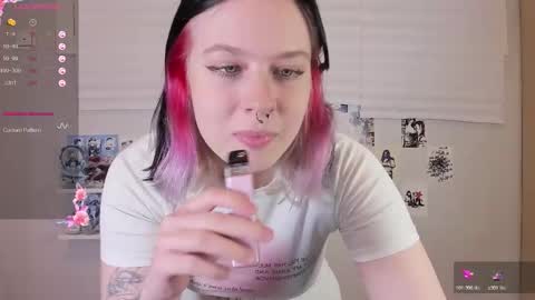 Snapshot of tender__kitty chatting on 25, 11, 2025 Sue online show from 25, 11, 2025