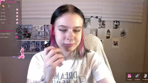 Snapshot of tender__kitty chatting on 5, 12, 2025 Sue online show from 5, 12, 2025