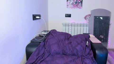 Kira online show from 8, 4, 2026