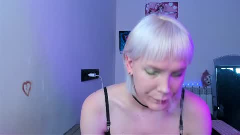 Snapshot of tenebrise chatting on 1, 7, 2026 Kira online show from 1, 7, 2026