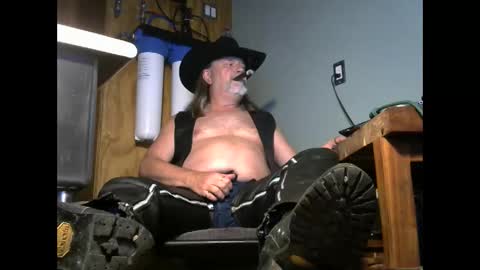 Snapshot of tennredneck chatting on 9, 11, 2025 Tennredneck online show from 9, 11, 2025