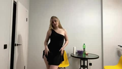 Snapshot of teodorasmallwood chatting on 21, 5, 2026 Mia or just MI online show from 21, 5, 2026