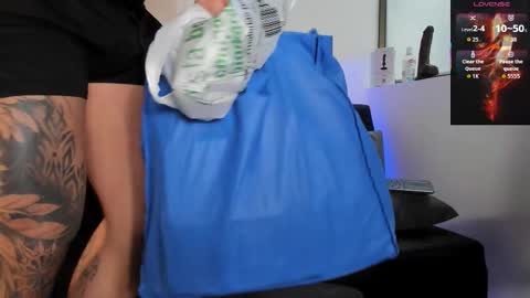 Teo Ferrer online show from 4, 11, 2025