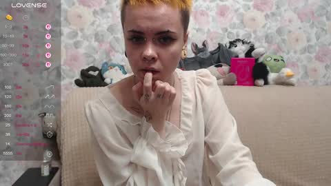 Snapshot of tessie_sun chatting on 26, 5, 2026 Tessy online show from 26, 5, 2026