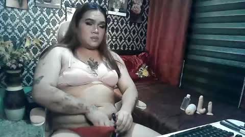 thaliafoxyummy online show from 5, 3, 2025