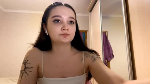 Snapshot of thaliakuchem chatting on 24, 2, 2026 Yumi online show from 24, 2, 2026